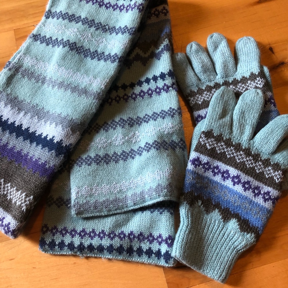 Vintage Scarf & Mittens Set